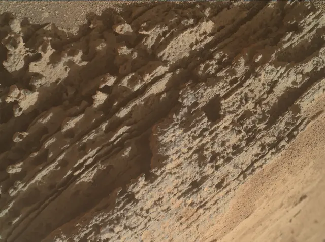 Sol 3689: Mars Hand Lens Imager (MAHLI)