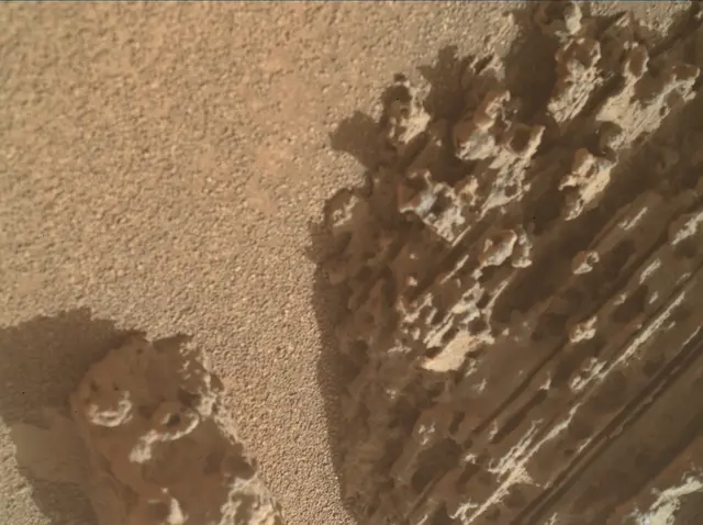 Sol 3689: Mars Hand Lens Imager (MAHLI)