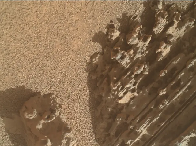 Sol 3689: Mars Hand Lens Imager (MAHLI)