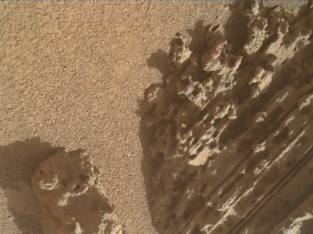 Sol 3689: Mars Hand Lens Imager (MAHLI)