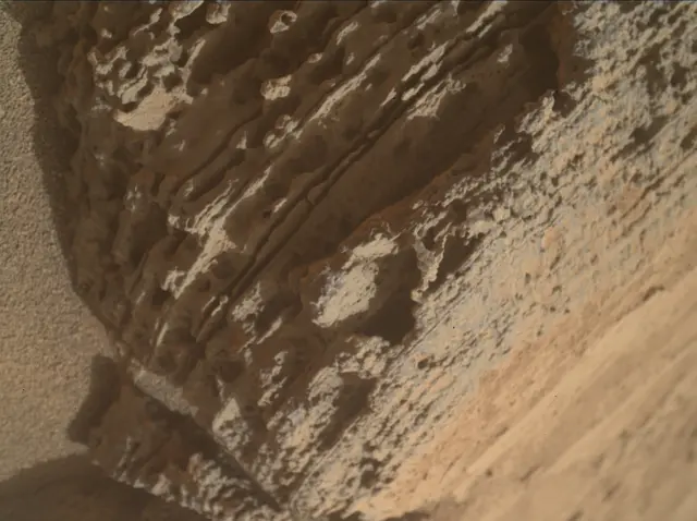 Sol 3689: Mars Hand Lens Imager (MAHLI)