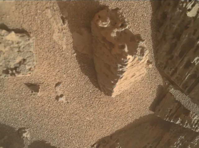Sol 3689: Mars Hand Lens Imager (MAHLI)