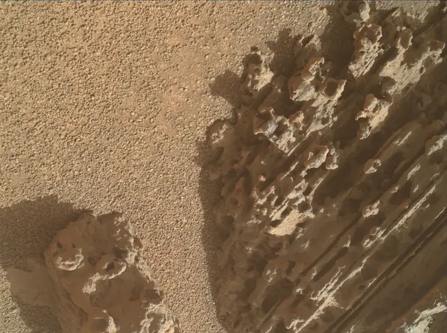 Sol 3690: Mars Hand Lens Imager (MAHLI)