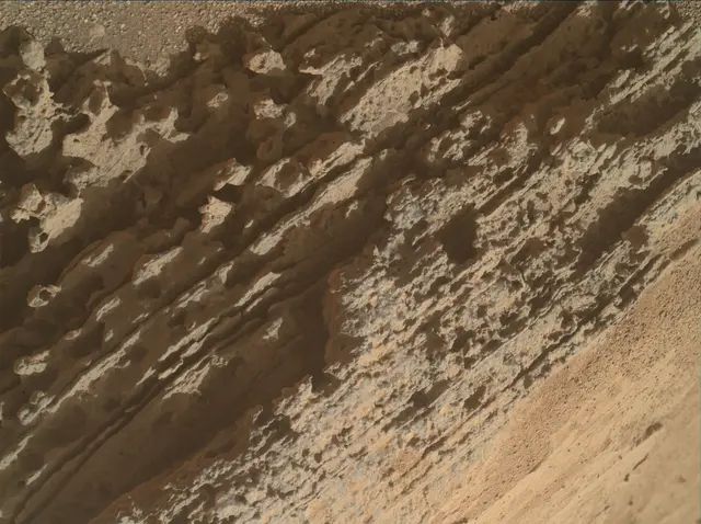 Sol 3690: Mars Hand Lens Imager (MAHLI)