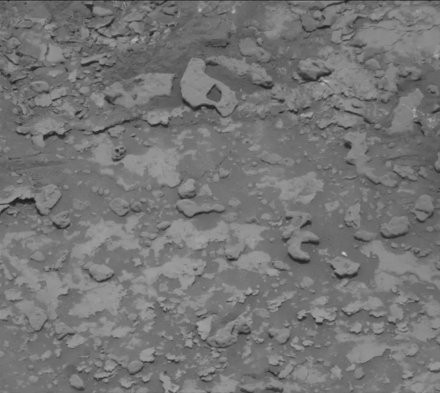Sol 3699: Mast Camera (Mastcam)