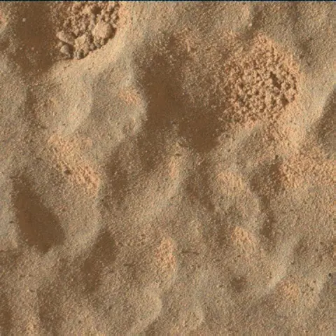 Sol 3702: Mars Hand Lens Imager (MAHLI)