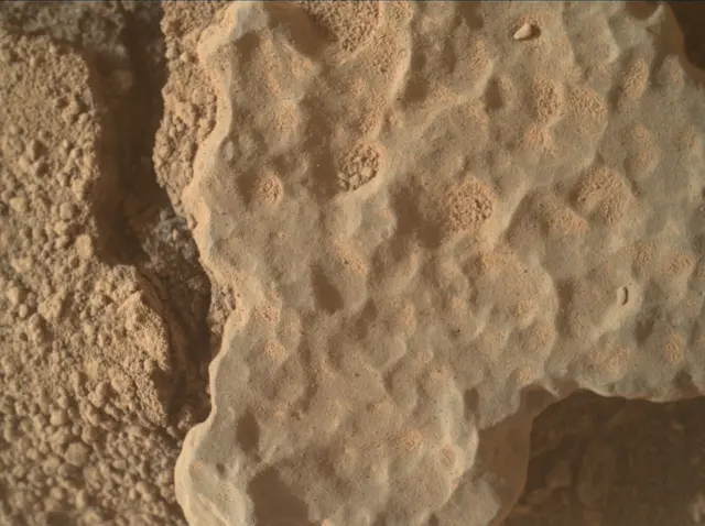 Sol 3702: Mars Hand Lens Imager (MAHLI)