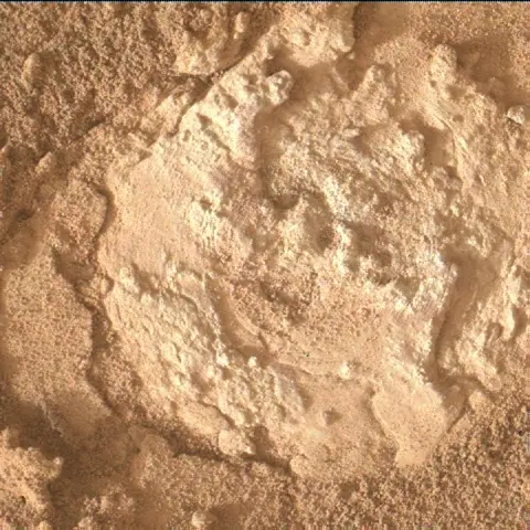 Sol 3702: Mars Hand Lens Imager (MAHLI)