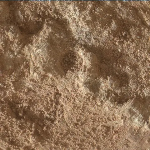 Sol 3702: Mars Hand Lens Imager (MAHLI)