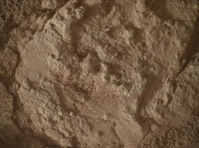 Sol 3702: Mars Hand Lens Imager (MAHLI)