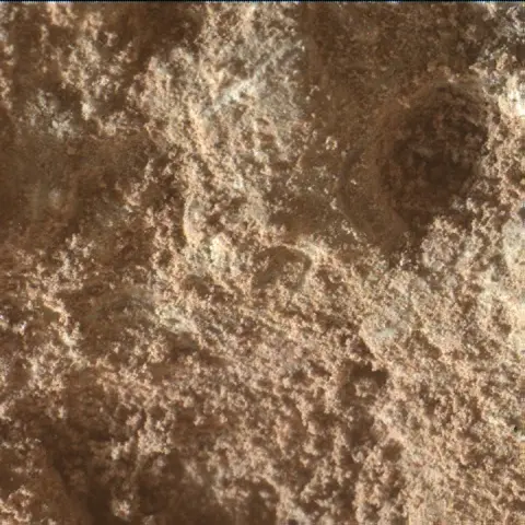 Sol 3702: Mars Hand Lens Imager (MAHLI)