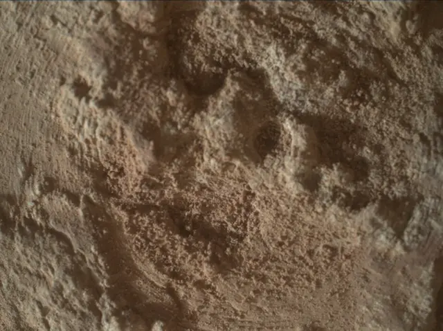 Sol 3702: Mars Hand Lens Imager (MAHLI)