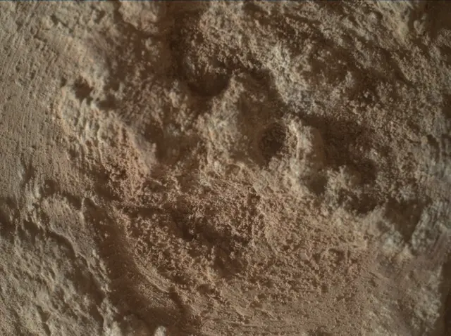 Sol 3702: Mars Hand Lens Imager (MAHLI)