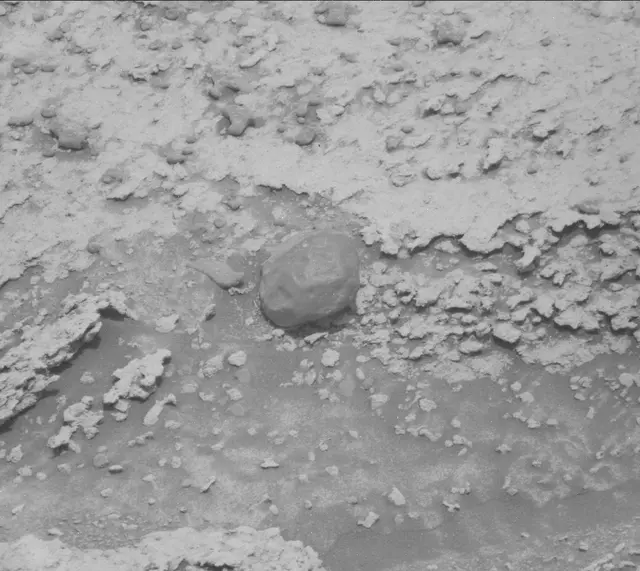Sol 3708: Mast Camera (Mastcam)