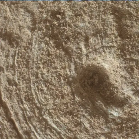 Sol 3712: Mars Hand Lens Imager (MAHLI)