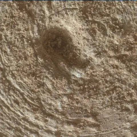 Sol 3712: Mars Hand Lens Imager (MAHLI)