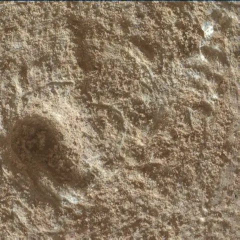 Sol 3712: Mars Hand Lens Imager (MAHLI)