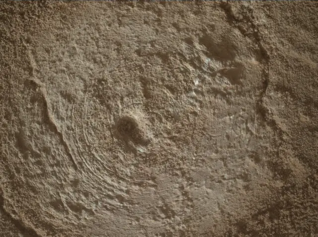 Sol 3712: Mars Hand Lens Imager (MAHLI)