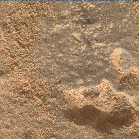 Sol 3716: Mars Hand Lens Imager (MAHLI)