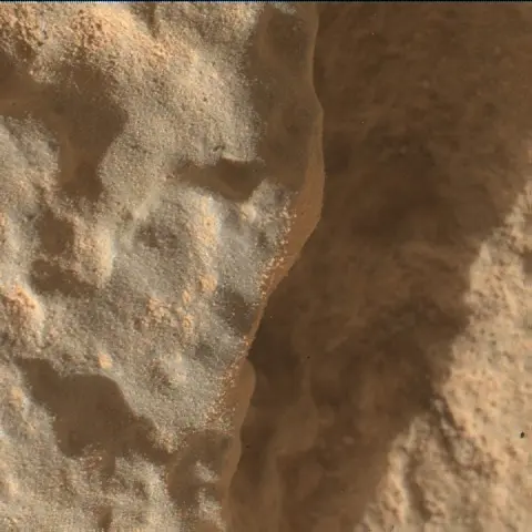Sol 3723: Mars Hand Lens Imager (MAHLI)