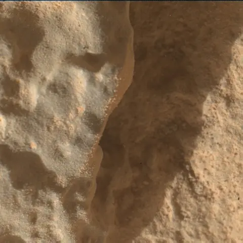 Sol 3723: Mars Hand Lens Imager (MAHLI)