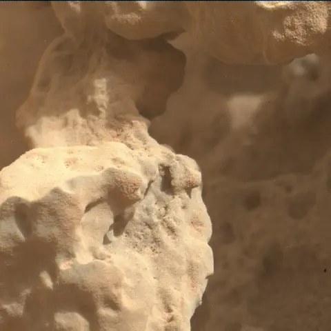 Sol 3723: Mars Hand Lens Imager (MAHLI)