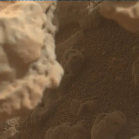 Sol 3723: Mars Hand Lens Imager (MAHLI)