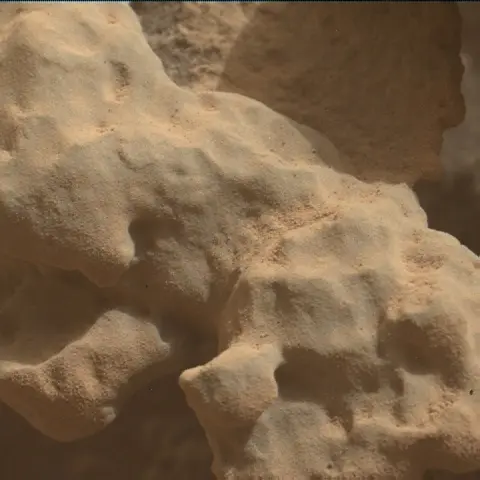 Sol 3723: Mars Hand Lens Imager (MAHLI)