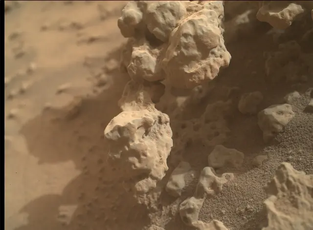 Sol 3723: Mars Hand Lens Imager (MAHLI)