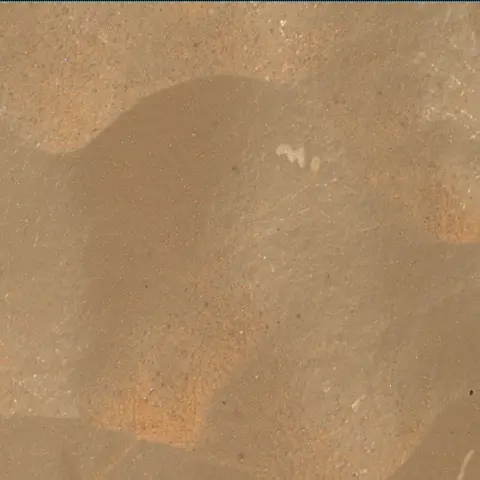 Sol 3725: Mars Hand Lens Imager (MAHLI)
