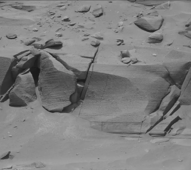 Sol 3727: Mast Camera (Mastcam)