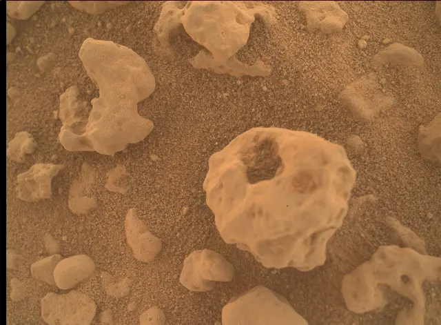 Sol 3730: Mars Hand Lens Imager (MAHLI)