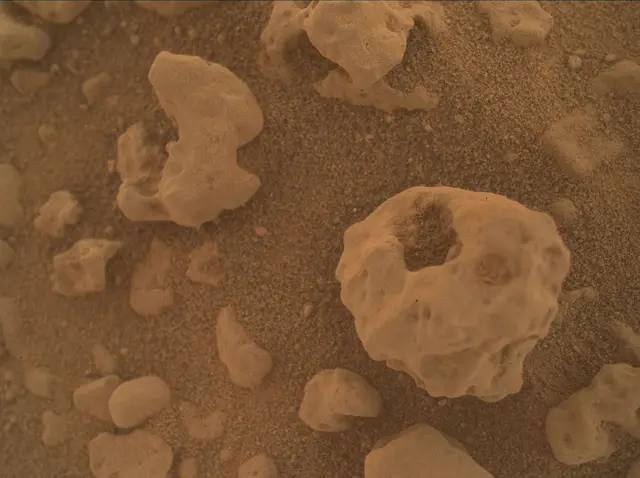 Sol 3730: Mars Hand Lens Imager (MAHLI)