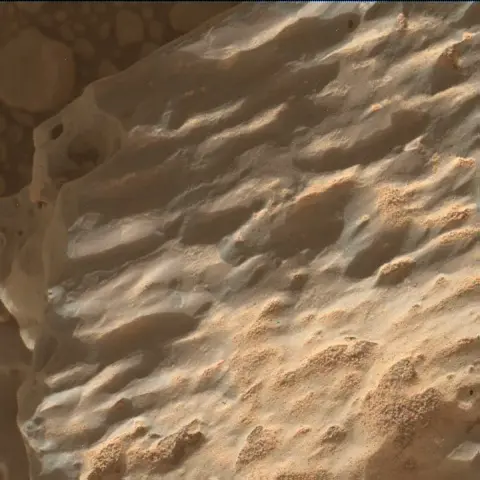 Sol 3732: Mars Hand Lens Imager (MAHLI)