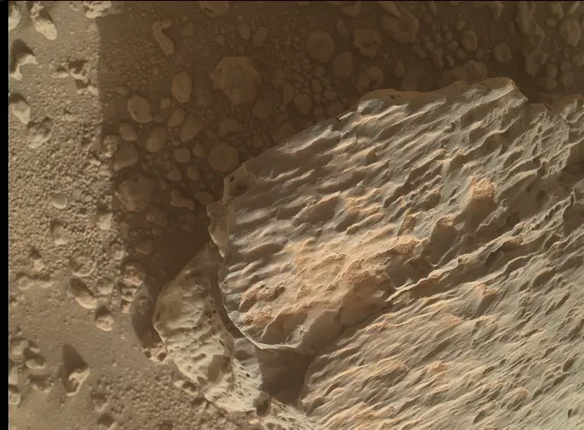 Sol 3732: Mars Hand Lens Imager (MAHLI)