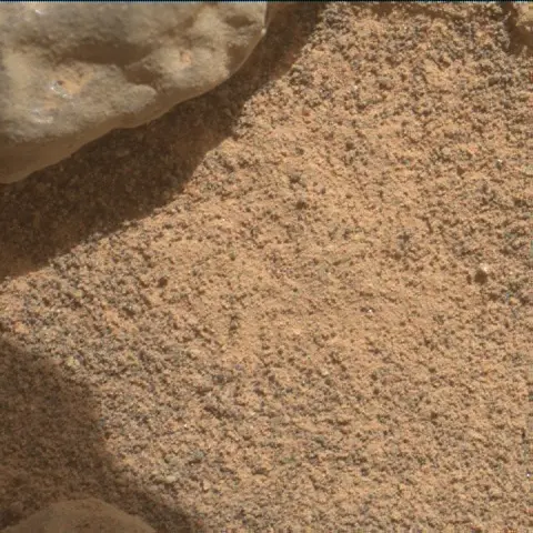 Sol 3735: Mars Hand Lens Imager (MAHLI)