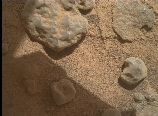 Sol 3735: Mars Hand Lens Imager (MAHLI)