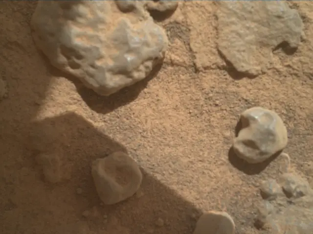 Sol 3735: Mars Hand Lens Imager (MAHLI)
