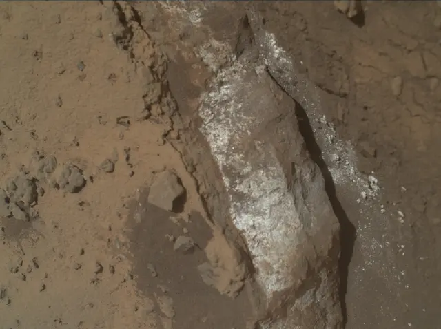 Sol 3739: Mars Hand Lens Imager (MAHLI)