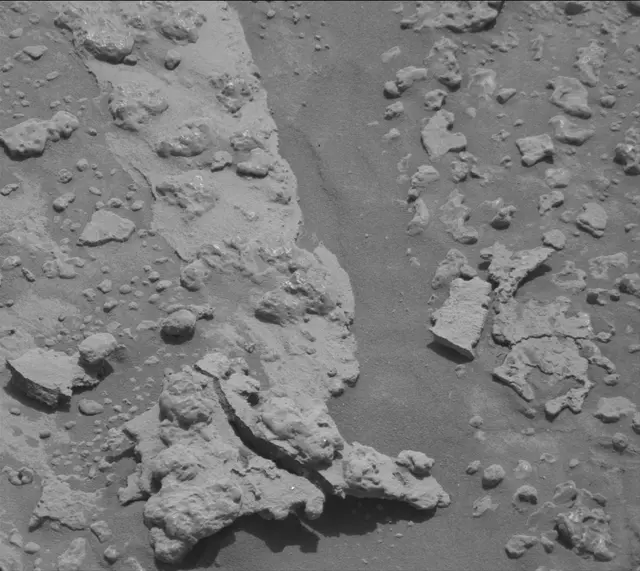 Sol 3741: Mast Camera (Mastcam)