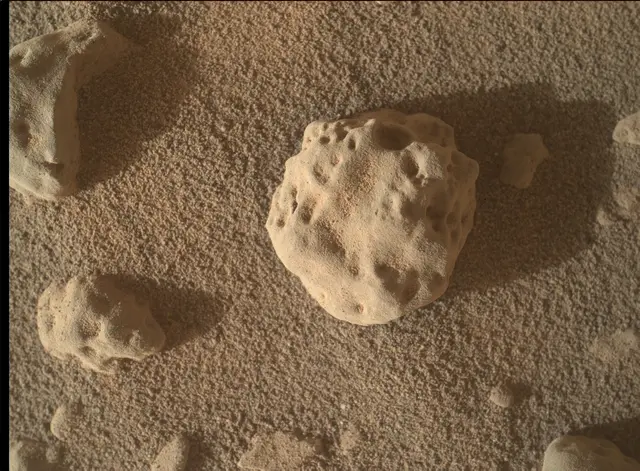 Sol 3746: Mars Hand Lens Imager (MAHLI)