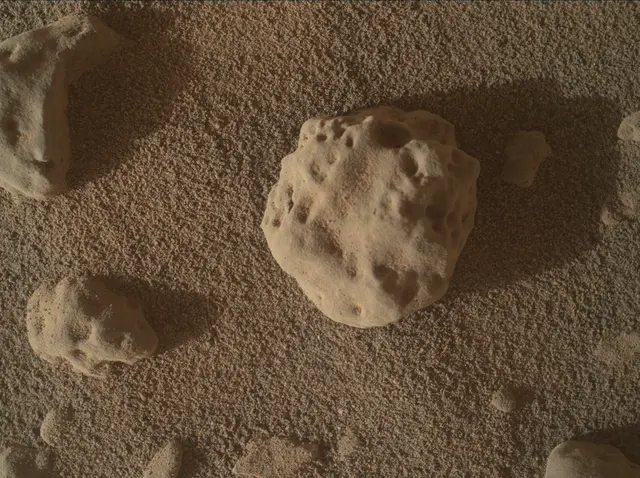 Sol 3746: Mars Hand Lens Imager (MAHLI)