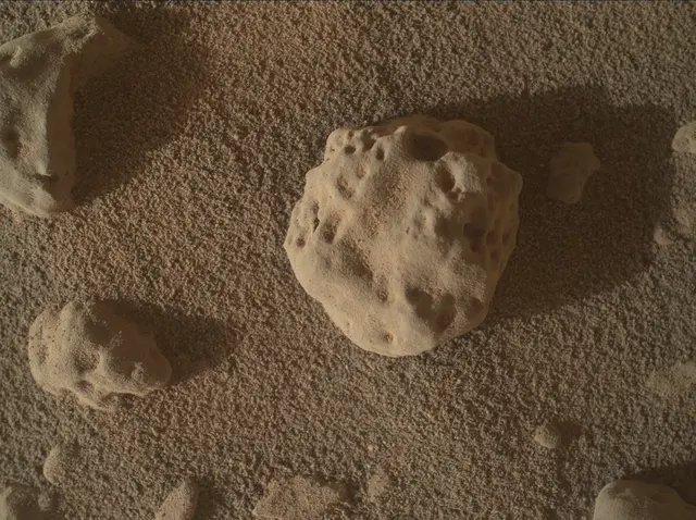 Sol 3746: Mars Hand Lens Imager (MAHLI)