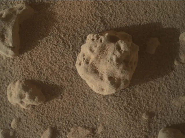 Sol 3746: Mars Hand Lens Imager (MAHLI)