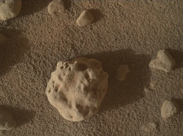 Sol 3746: Mars Hand Lens Imager (MAHLI)