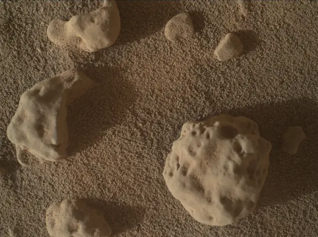 Sol 3746: Mars Hand Lens Imager (MAHLI)