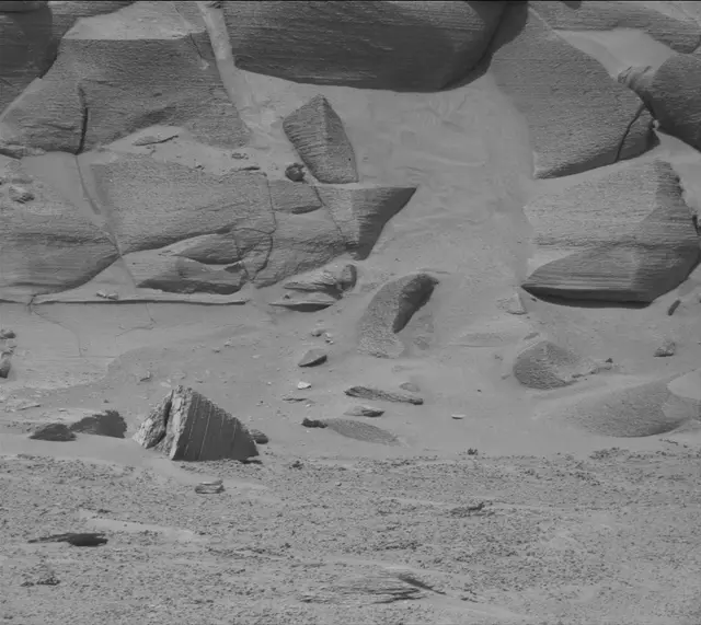 Sol 3748: Mast Camera (Mastcam)
