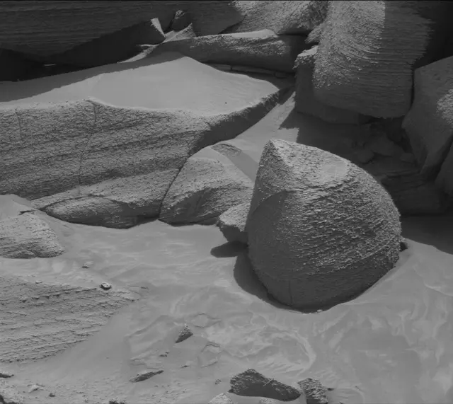 Sol 3786: Mast Camera (Mastcam)