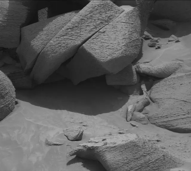 Sol 3786: Mast Camera (Mastcam)