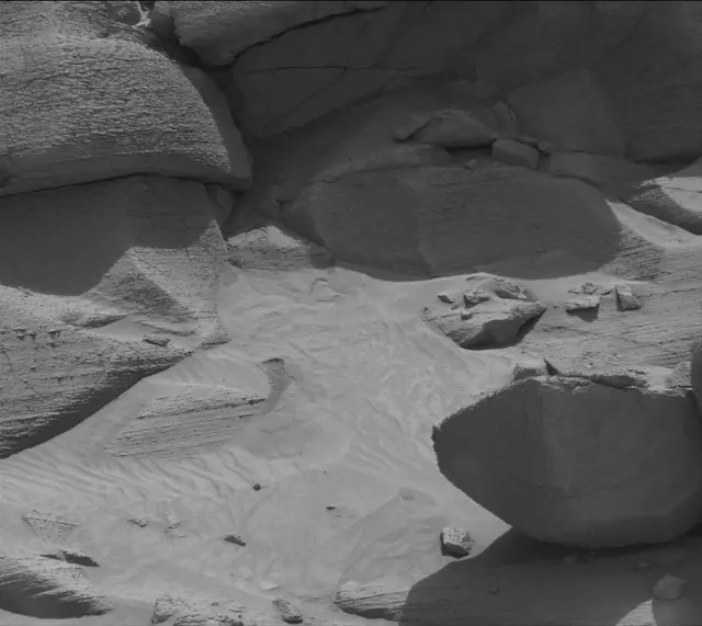 Sol 3786: Mast Camera (Mastcam)